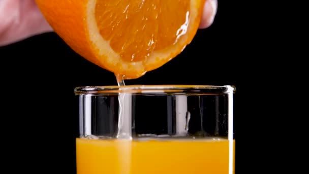 Glas Orangensaft — Stockvideo