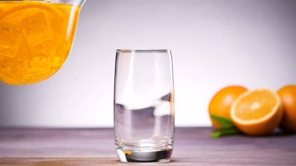 Vaso de limonada naranja — Vídeos de Stock