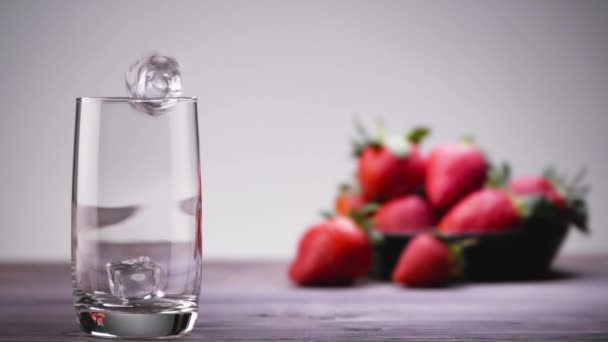 Glass of red lemonade or juice — Stock Video