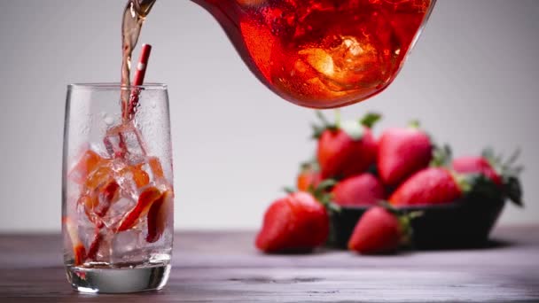 Verre de limonade rouge ou de jus — Video