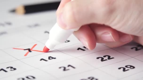 Подписание дня в календаре — стоковое видео
