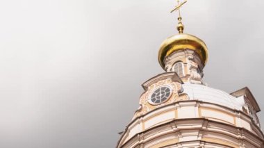 Kilise üst çapraz.