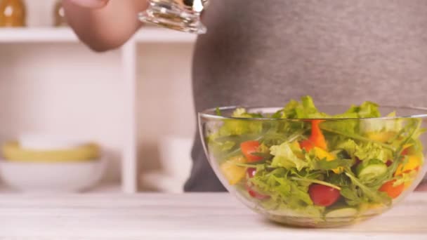 Femme enceinte cuisine — Video