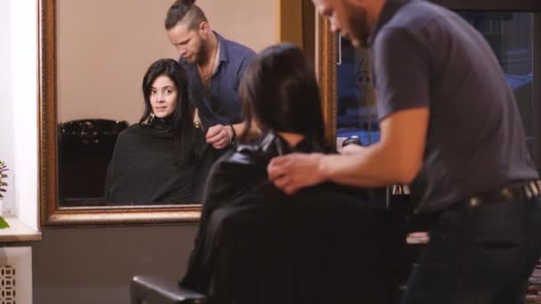Un salon de coiffure — Video