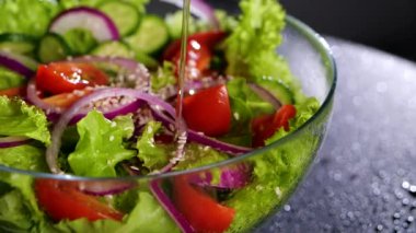 bir salata çatalı.