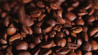 Kahve çekirdekleri yığılıyor.