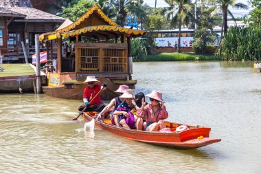 Pattaya, Tayland - 11 Mart 2018: Pattaya, Tayland bir yaz günü, Suüstü pazarı