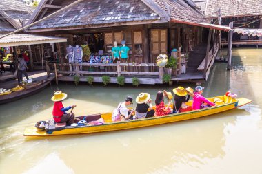 Pattaya, Tayland - 11 Mart 2018: Pattaya, Tayland bir yaz günü, Suüstü pazarı