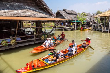 Pattaya, Tayland - 11 Mart 2018: Pattaya, Tayland bir yaz günü, Suüstü pazarı