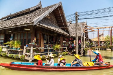 Pattaya, Tayland - 11 Mart 2018: Pattaya, Tayland bir yaz günü, Suüstü pazarı