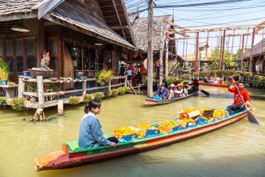 Pattaya, Tayland - 11 Mart 2018: Pattaya, Tayland bir yaz günü, Suüstü pazarı