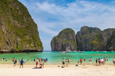 Phi Phi, Tayland - 29 Mart 2018: Maya bay Koh Phi Phi Leh Adası, bir yaz günü Tayland
