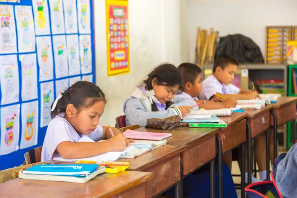 Bangkok Thailand Maart 2018 Thaise Schoolkinderen Uniform Thailand Een Zomerdag — Stockfoto