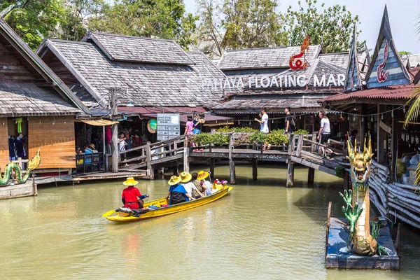 Pattaya, Tayland - 11 Mart 2018: Pattaya, Tayland bir yaz günü, Suüstü pazarı
