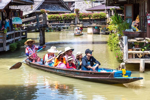 Pattaya, Tayland - 11 Mart 2018: Pattaya, Tayland bir yaz günü, Suüstü pazarı