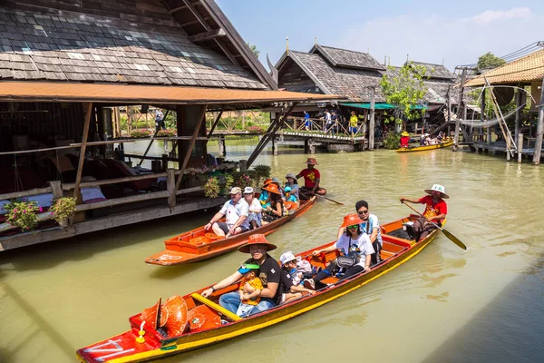 Pattaya, Tayland - 11 Mart 2018: Pattaya, Tayland bir yaz günü, Suüstü pazarı