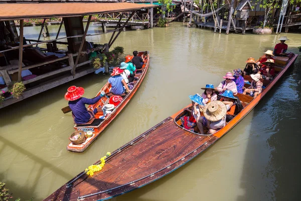 Pattaya, Tayland - 11 Mart 2018: Pattaya, Tayland bir yaz günü, Suüstü pazarı