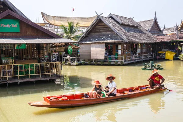 Pattaya, Tayland - 11 Mart 2018: Pattaya, Tayland bir yaz günü, Suüstü pazarı