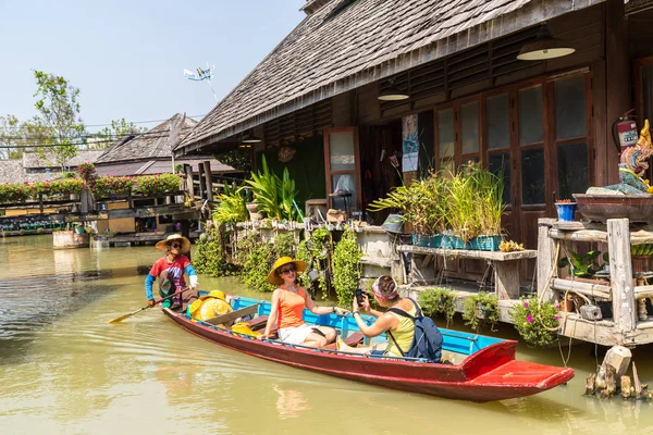 Pattaya, Tayland - 11 Mart 2018: Pattaya, Tayland bir yaz günü, Suüstü pazarı