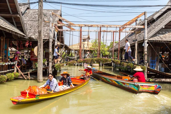 Pattaya, Tayland - 11 Mart 2018: Pattaya, Tayland bir yaz günü, Suüstü pazarı