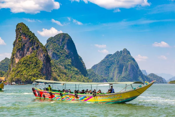 Ao Phang Nga, Tayland - 29 Mart 2018: Ao Phang Nga Milli Parkı, bir yaz günü Tayland