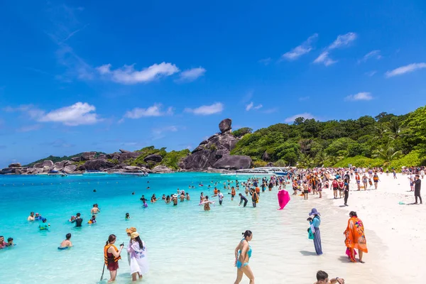Similan, Tayland - 21 Mart 2018: Tropikal peyzaj Similan Adaları, bir yaz günü Tayland