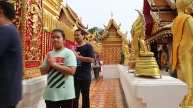 Chiang Mai, Tayland - 29 Mart 2018: Golden pagoda Wat Phra Bu DOI Suthep Chiang Mai, Tayland bir yaz günü içinde 