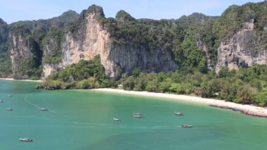 Railay Beach, Krabi, Tayland bir yaz günü panoramik havadan görünümü