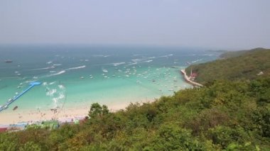 Bir yaz günü Tayland Koh Lan adasının panoramik havadan görünümü