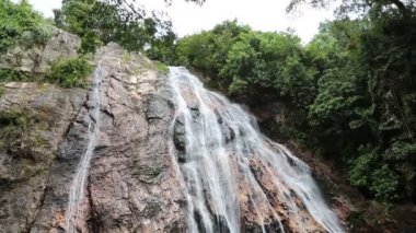 Koh Samui Adası, Tayland bir yaz günü Namuang Şelalesi