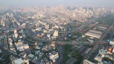 Bangkok, Tayland - 22 Mart 2018: Bangkok, bir yaz akşamında havadan görünümü