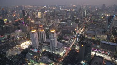 Bangkok, Tayland - 22 Mart 2018: Bangkok, bir yaz akşamında havadan görünümü