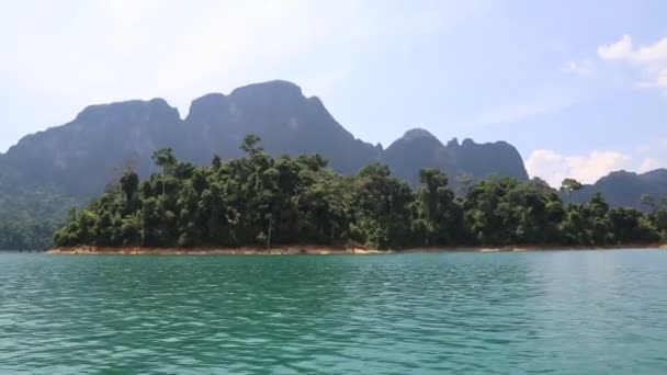 Hermosa Naturaleza Lago Cheow Lan Presa Ratchaprapha Parque Nacional Khao — Vídeo de stock
