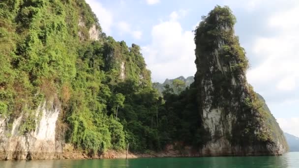 Hermosa Naturaleza Lago Cheow Lan Presa Ratchaprapha Parque Nacional Khao — Vídeos de Stock