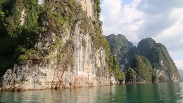 Hermosa Naturaleza Lago Cheow Lan Presa Ratchaprapha Parque Nacional Khao — Vídeo de stock