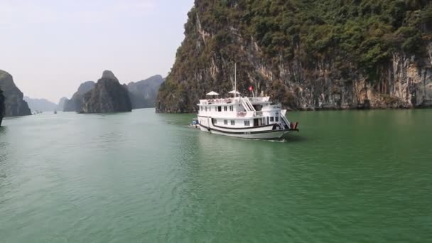 Halong Vietnam Junio 2018 Patrimonio Natural Humanidad Halon Bay Vietnam — Vídeo de stock