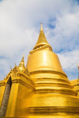 Büyük Saray ve Wat Phra Kaew (Zümrüt Buda Tapınağı) bir yaz günü Bangkok 'ta