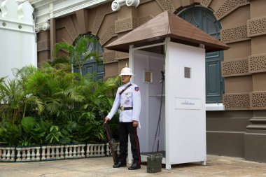 Bangkok, Tayland - 22 Mart 2018: Kings muhafız Grand Royal Palace Bangkok bir yaz günü içinde