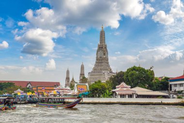 Wat Arun tapınakta bir yaz günü Bangkok, Tayland