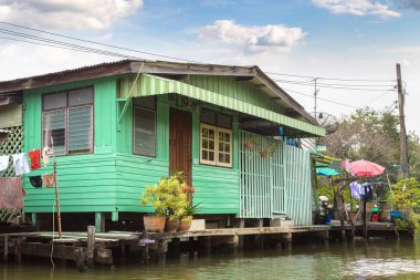 Bir yaz günü Bangkok, Tayland Nehri boyunca hayat