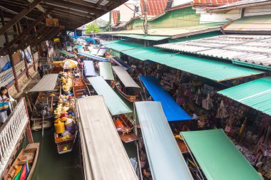 Bangkok, Tayland - 22 Mart 2018: Yüzen pazarda Tayland bir yaz günü