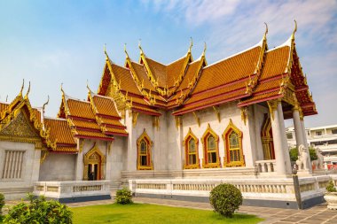 Bir yaz günü, Bangkok, Tayland için Mermer Tapınak (Wat Benchamabophit)