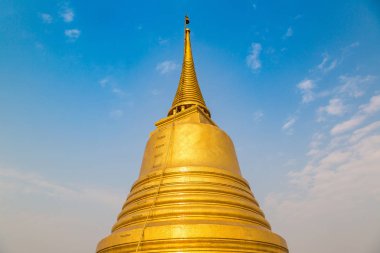 Wat Saket pagoda Tapınağı, Bangkok, Tayland bir yaz günü altın Mount