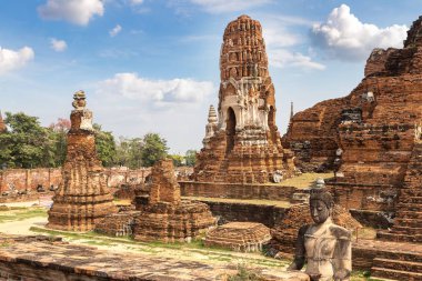 Ayutthaya Historical Park Ayutthaya, Tayland bir yaz günü içinde