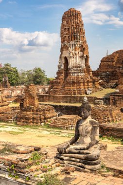 Ayutthaya Historical Park Ayutthaya, Tayland bir yaz günü içinde