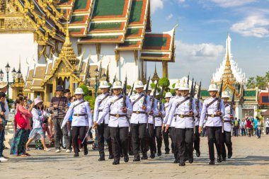 Bangkok, Tayland - 22 Mart 2018: Kings muhafız Grand Royal Palace Bangkok bir yaz günü içinde