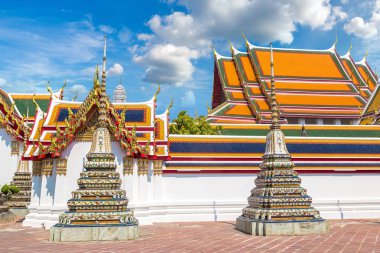 Wat Pho tapınakta bir yaz günü Bangkok