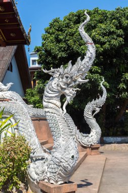 Wat Chang Taem - Chiang Mai, Tayland bir yaz günü tapınakta Budistler