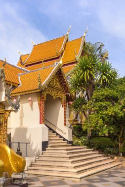 Golden pagoda Wat Phra Bu DOI Suthep Chiang Mai, Tayland bir yaz günü içinde