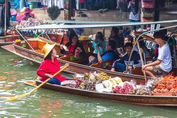 Bangkok Thailandia Marzo 2018 Mercato Galleggiante Thailandia Una Giornata Estiva — Foto Stock